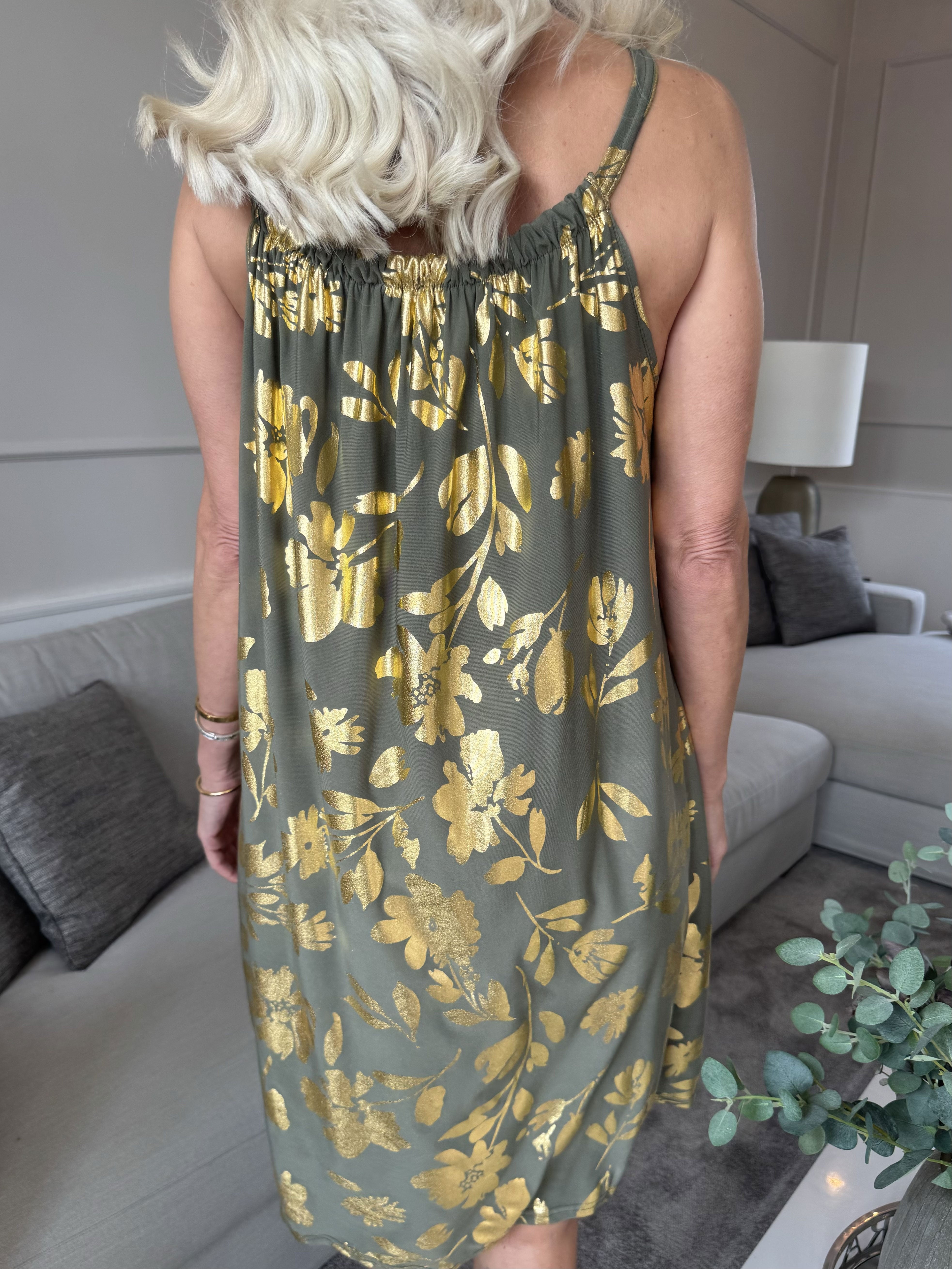 SunLove Gold Flower - Elastisk stropkjole med store guldblade